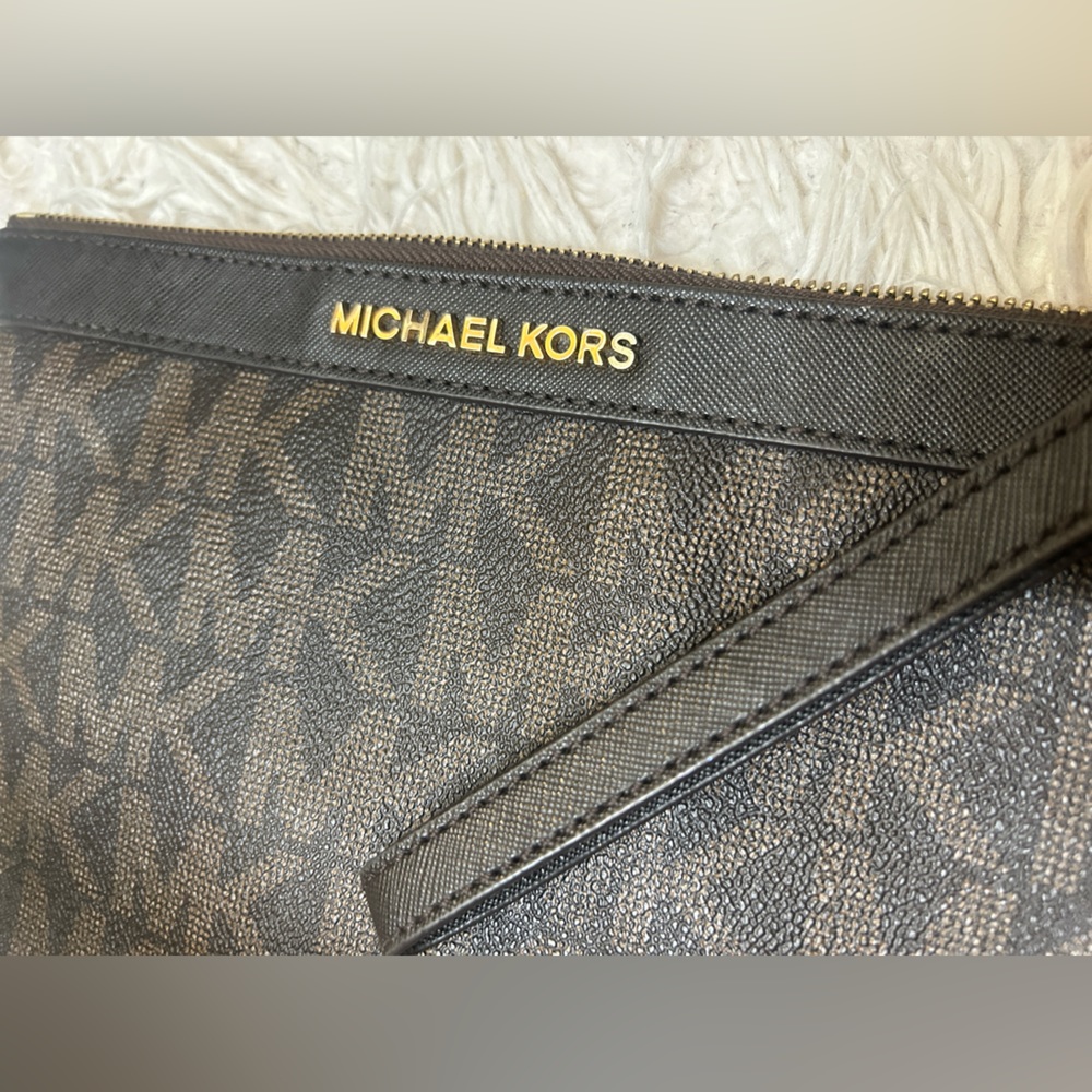 Michael Kors Wristlet